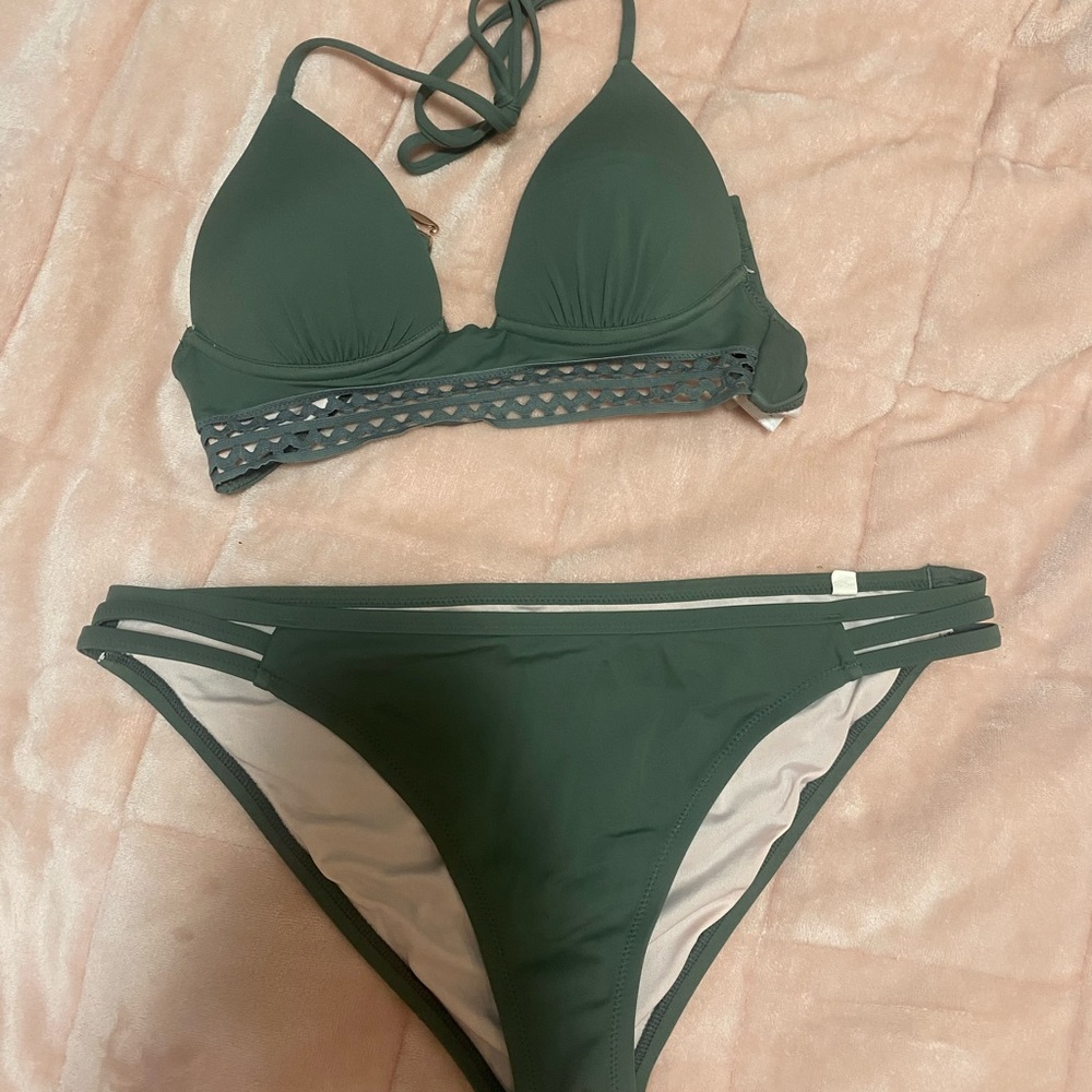 Shade shore green bikini top size M bottoms size L